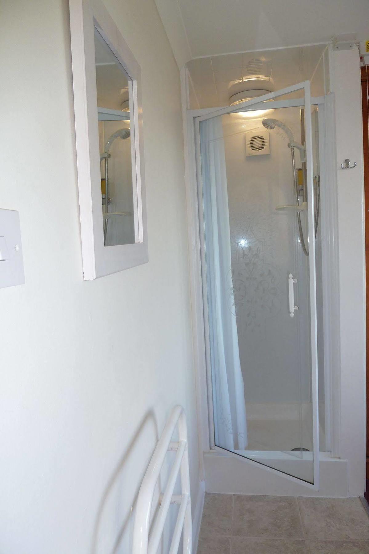 Buckingham House Bed & Breakfast เมวากิสซีย์ ภายนอก รูปภาพ