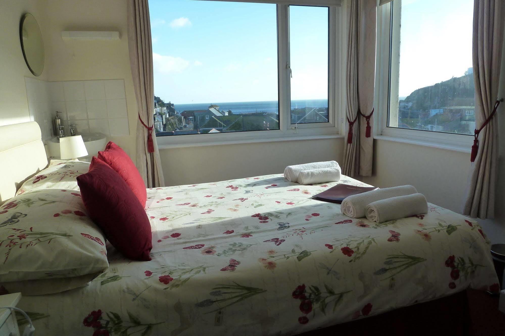 Buckingham House Bed & Breakfast เมวากิสซีย์ ภายนอก รูปภาพ