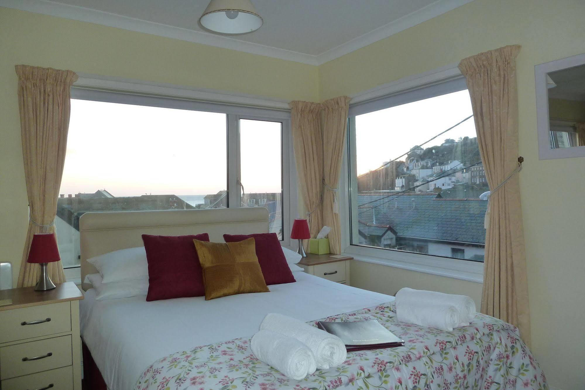 Buckingham House Bed & Breakfast เมวากิสซีย์ ภายนอก รูปภาพ