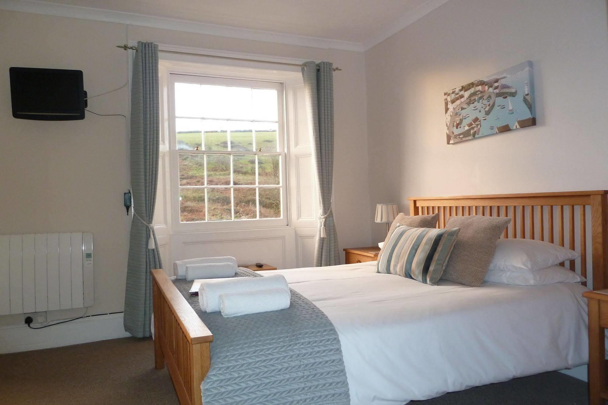 Buckingham House Bed & Breakfast เมวากิสซีย์ ภายนอก รูปภาพ