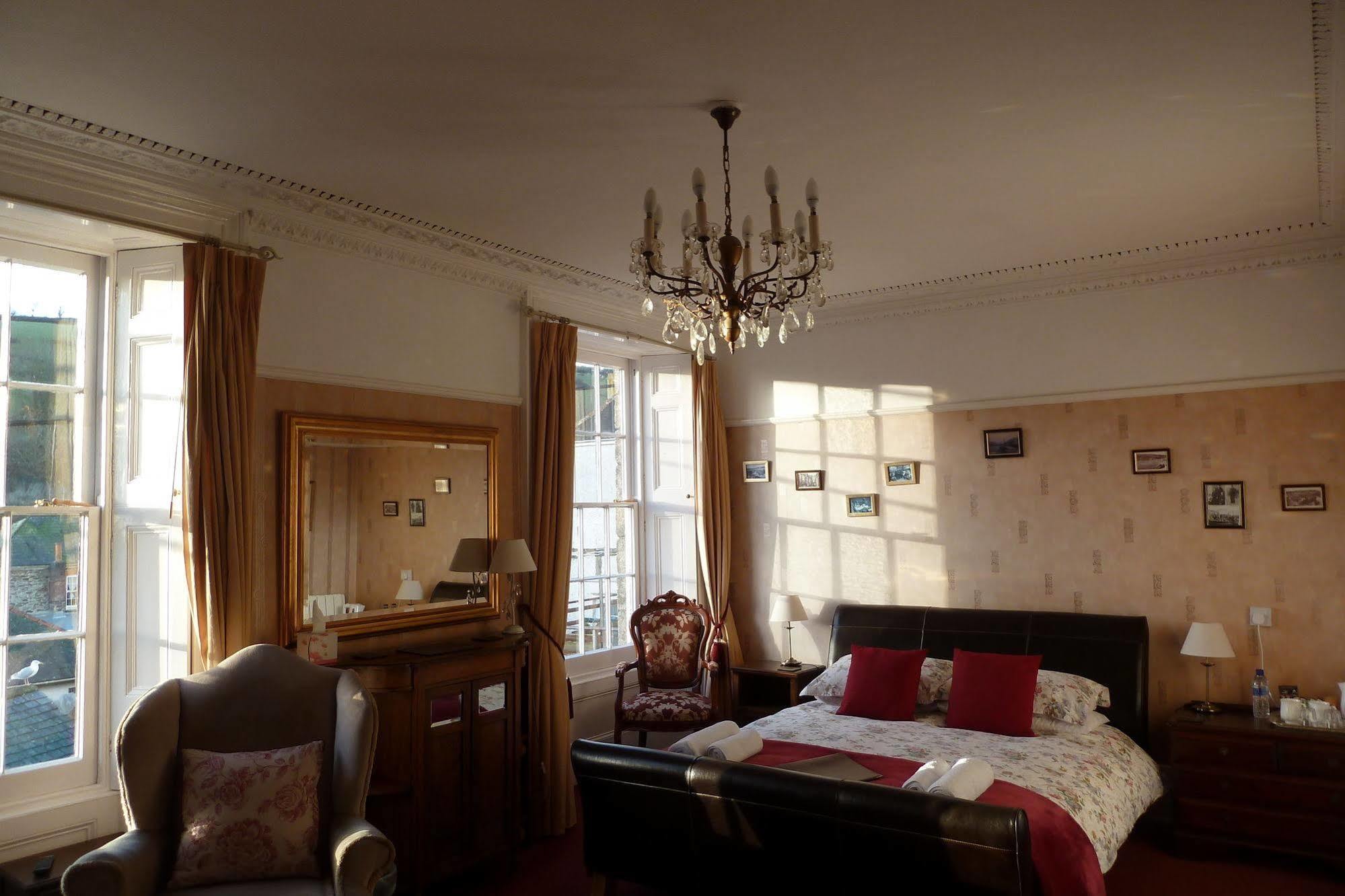 Buckingham House Bed & Breakfast เมวากิสซีย์ ภายนอก รูปภาพ