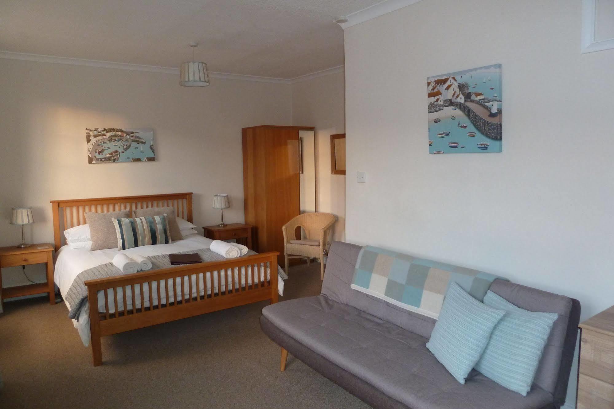 Buckingham House Bed & Breakfast เมวากิสซีย์ ภายนอก รูปภาพ