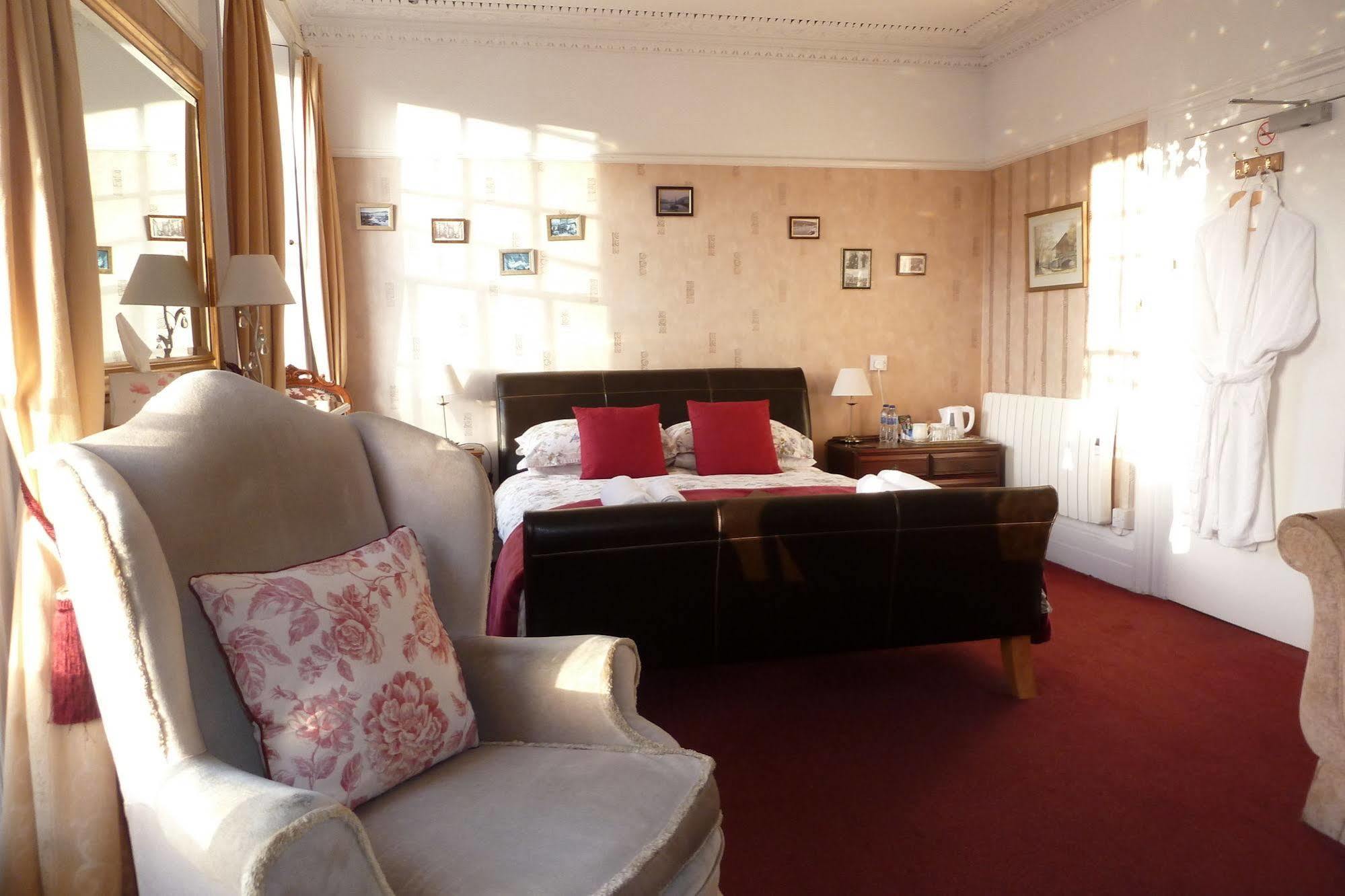 Buckingham House Bed & Breakfast เมวากิสซีย์ ภายนอก รูปภาพ