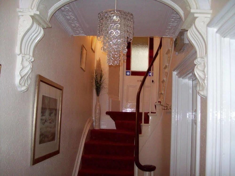 Buckingham House Bed & Breakfast เมวากิสซีย์ ภายนอก รูปภาพ